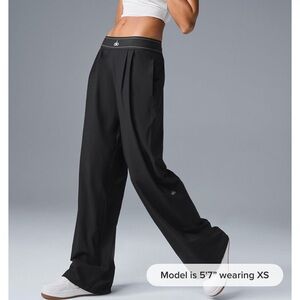 Black Alo Yoga Suit Up trouser